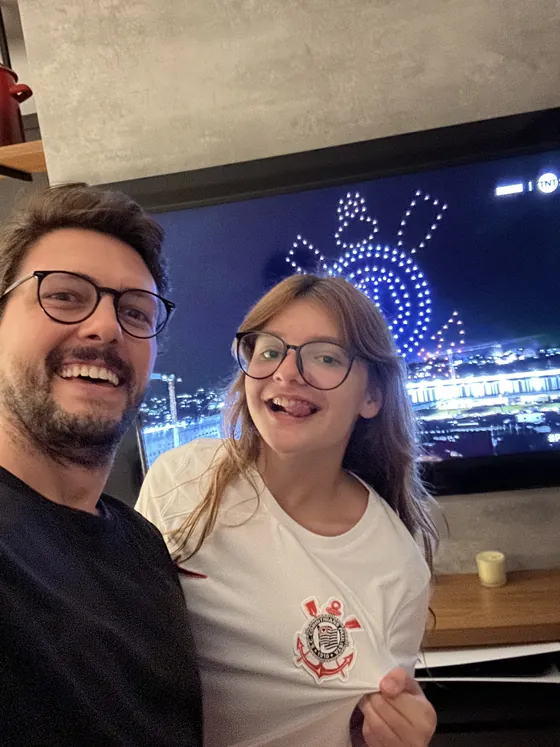 Augusto with one of his sisters at a Corinthians-themed bar